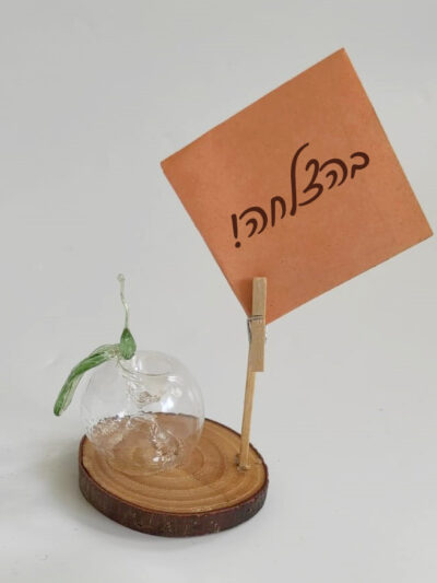 מעמד עץ לפתקי ממו עם תפוח דקורטיבי מזכוכית