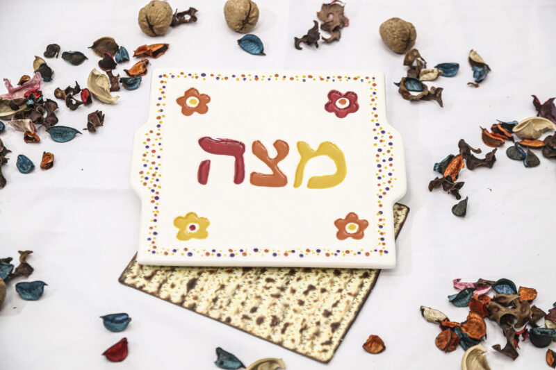 צלחת מצה צבעונית בעבודת יד